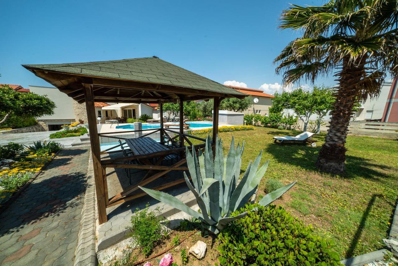 Villa Lulic Vir Exterior foto