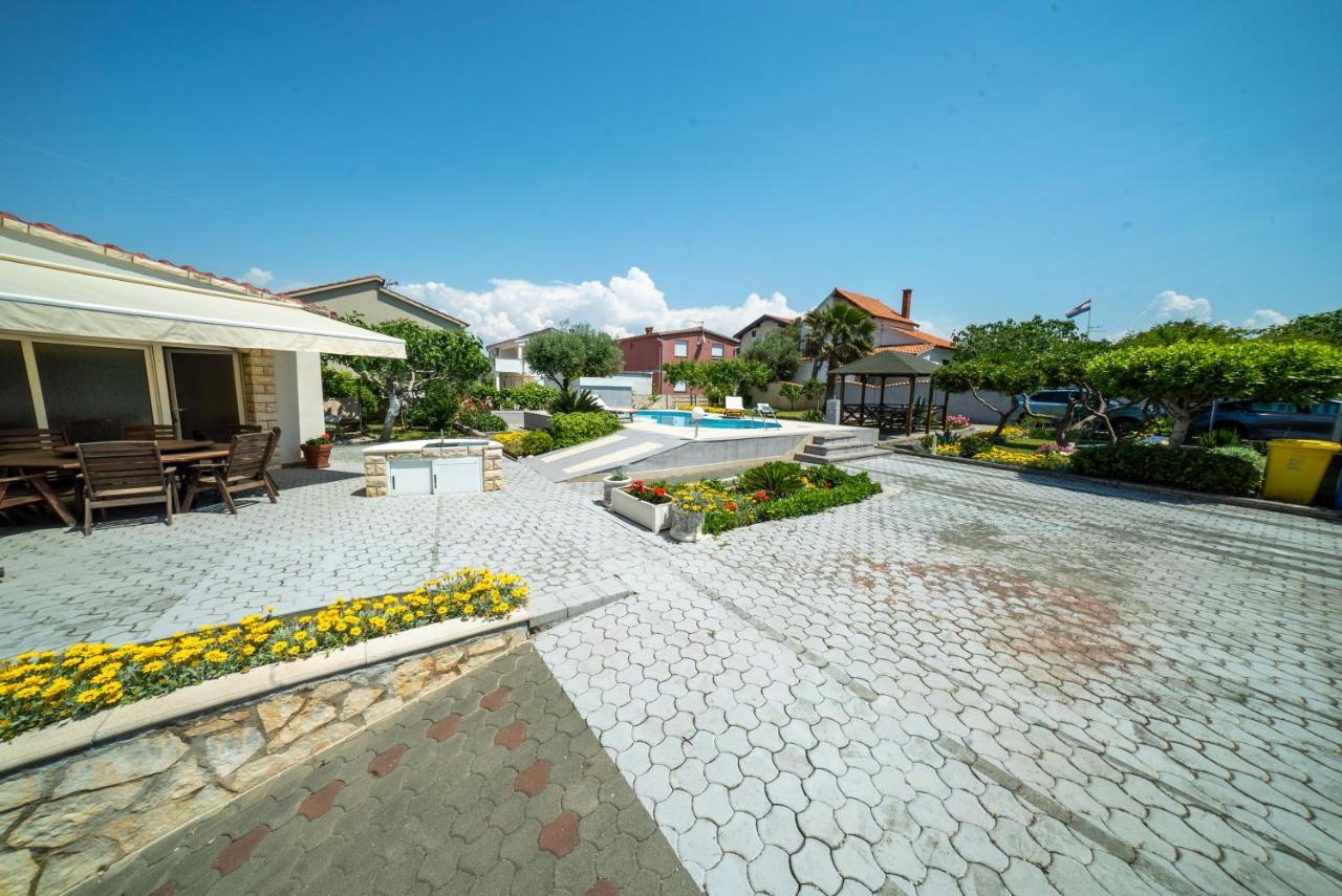 Villa Lulic Vir Exterior foto